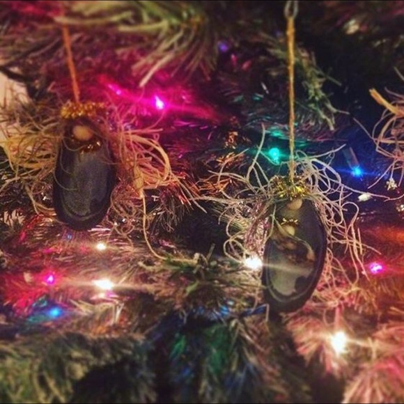 Handmade Seashell Madonna & Child Ornament Beach - Picture 2 of 5